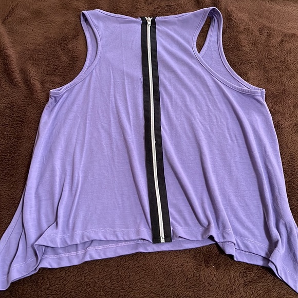 Great top for Spring! - Picture 2 of 2